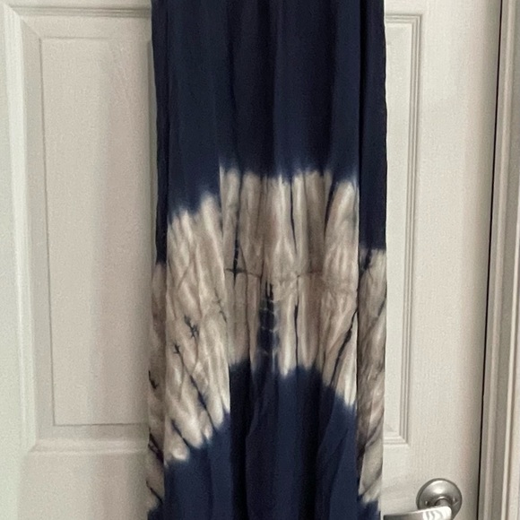 Multiple different dresses - Picture 8 of 14